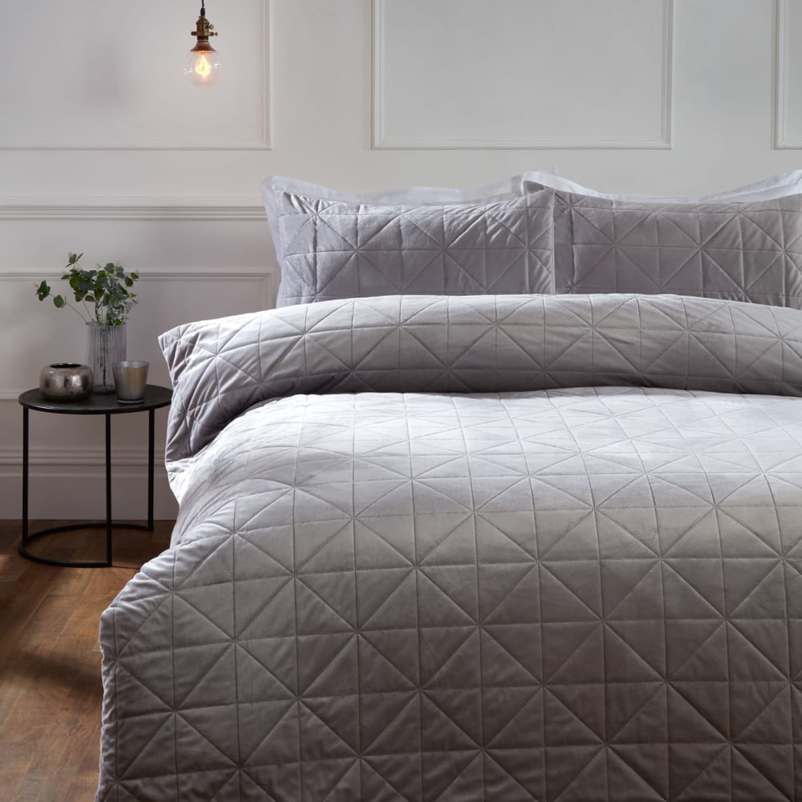 Oscar All Over Velvet Quilted Double Duvet Set - Grey